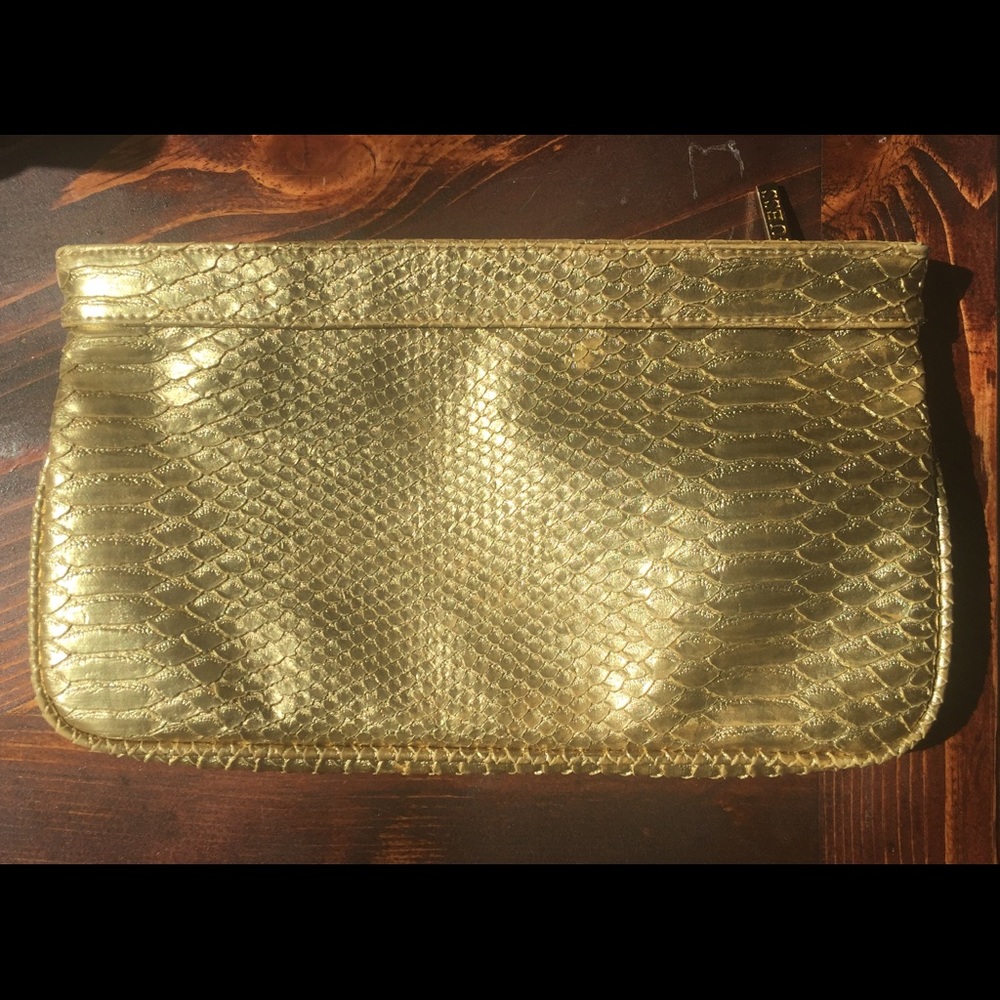 Guess clutch gold good condition